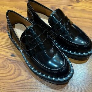 Women fashionable loafers